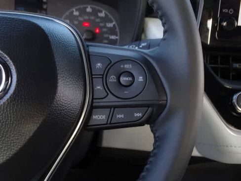 Used 2025 Toyota Corolla SE image 37