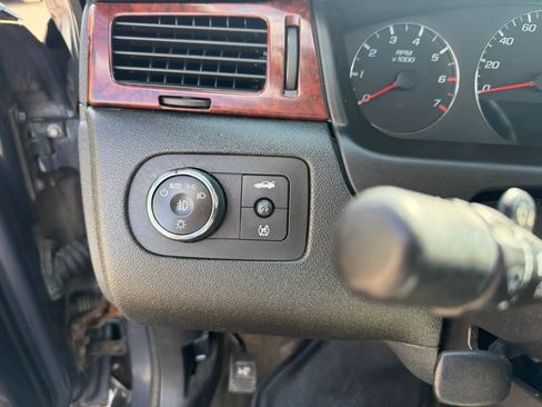 Used 2009 Chevrolet Impala LTZ FWD image 21