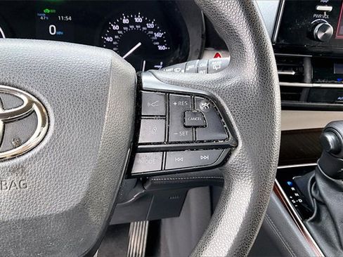 Used 2023 Toyota Sienna LE image 11