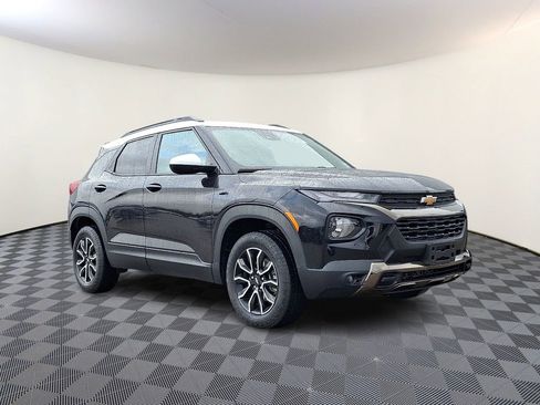 Used 2023 Chevrolet TrailBlazer ACTIV w/ Sun and Liftgate Package image 2