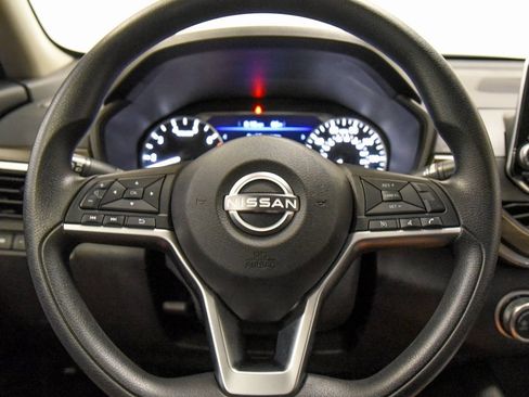 Used 2024 Nissan Altima 2.5 SV image 25