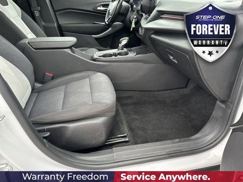 Used 2024 Chevrolet Trax RS FWD image 37