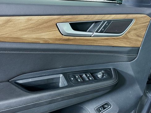 Used 2025 Volkswagen Atlas SE image 15