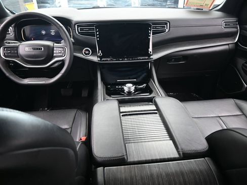 Used 2023 Jeep Wagoneer Series III w/ Preferred Equipment Group image 40