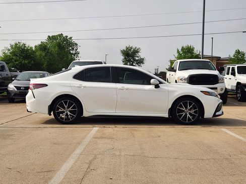 Used 2023 Toyota Camry SE FWD image 7