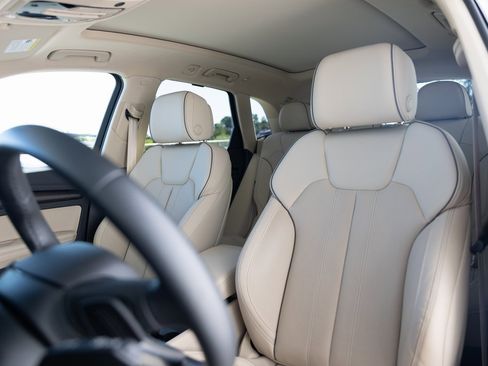 Used 2025 Audi Q5 2.0T Premium Plus image 16