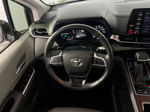 Used 2023 Toyota Sienna XLE image 15