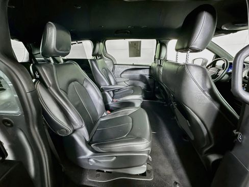 Used 2021 Chrysler Pacifica Touring-L w/ S Appearance Package FWD image 29