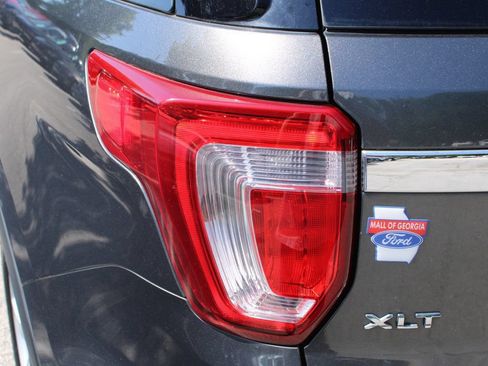 Used 2018 Ford Explorer XLT w/ Equipment Group 202A FWD image 11