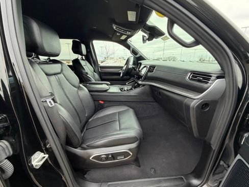 Used 2024 Jeep Wagoneer L Series II image 23