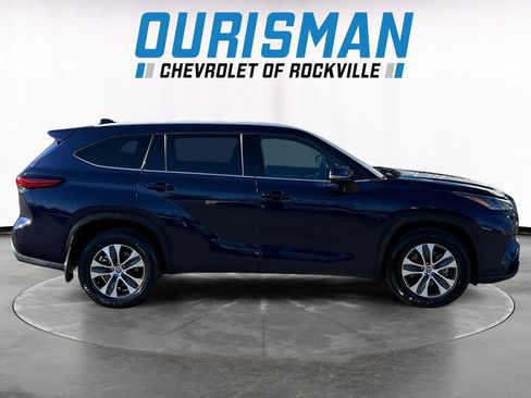 Used 2022 Toyota Highlander XLE image 7