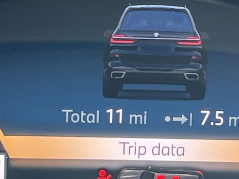 Used 2026 BMW X7 xDrive40i w/ M Sport Package image 24