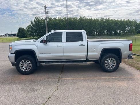 Used 2019 GMC Sierra 2500 Denali w/ Duramax Plus Package AWD/4WD image 4