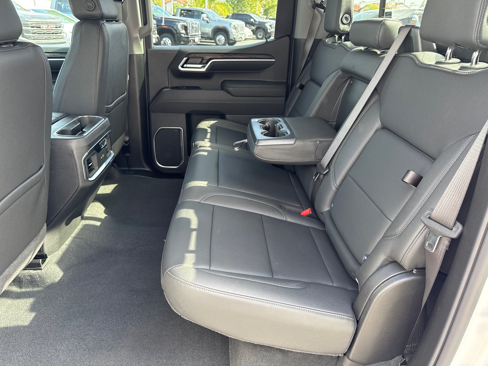 Used 2026 GMC Sierra 1500 SLT w/ SLT Convenience Package AWD/4WD image 29