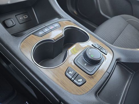 Used 2021 GMC Acadia SLE w/ Driver Convenience Package image 22