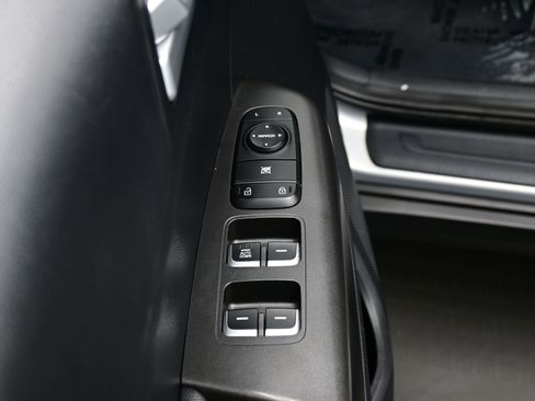 Used 2022 Kia Sportage LX image 11