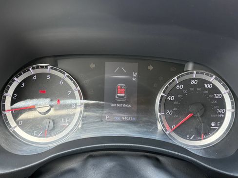 Used 2022 Toyota Highlander LE FWD image 14