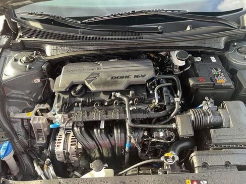 Used 2025 Hyundai Elantra SEL image 39