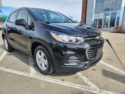 Used 2020 Chevrolet Trax LS image 3