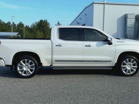 Used 2025 Chevrolet Silverado 1500 High Country AWD/4WD image 9