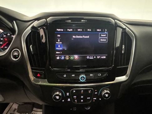 Used 2022 Chevrolet Traverse LT w/ LT Premium Package AWD/4WD image 5