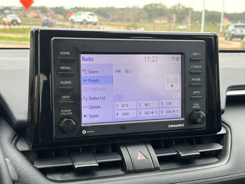 Used 2022 Toyota RAV4 LE image 17