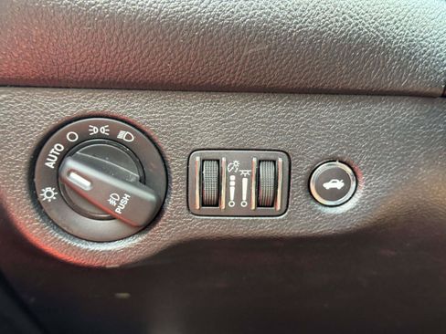 Used 2018 Dodge Challenger GT w/ Driver Convenience Group AWD/4WD image 18
