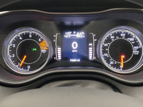 Used 2020 Jeep Cherokee Latitude FWD image 23
