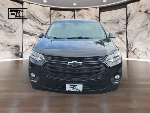 Used 2020 Chevrolet Traverse LT w/ LPO, Blackout Package AWD/4WD image 2