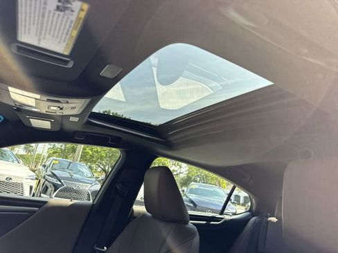 Used 2025 Lexus ES 350 w/ Premium Package FWD image 22