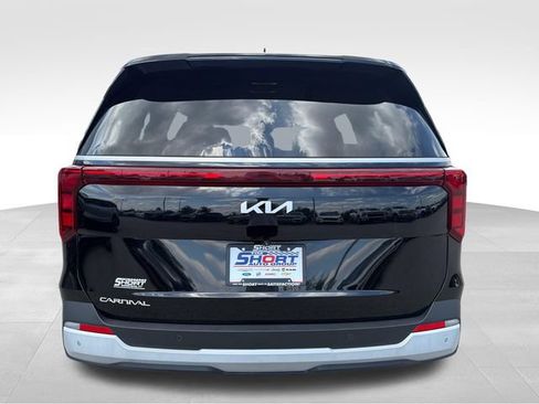 Used 2025 Kia Carnival FWD image 6