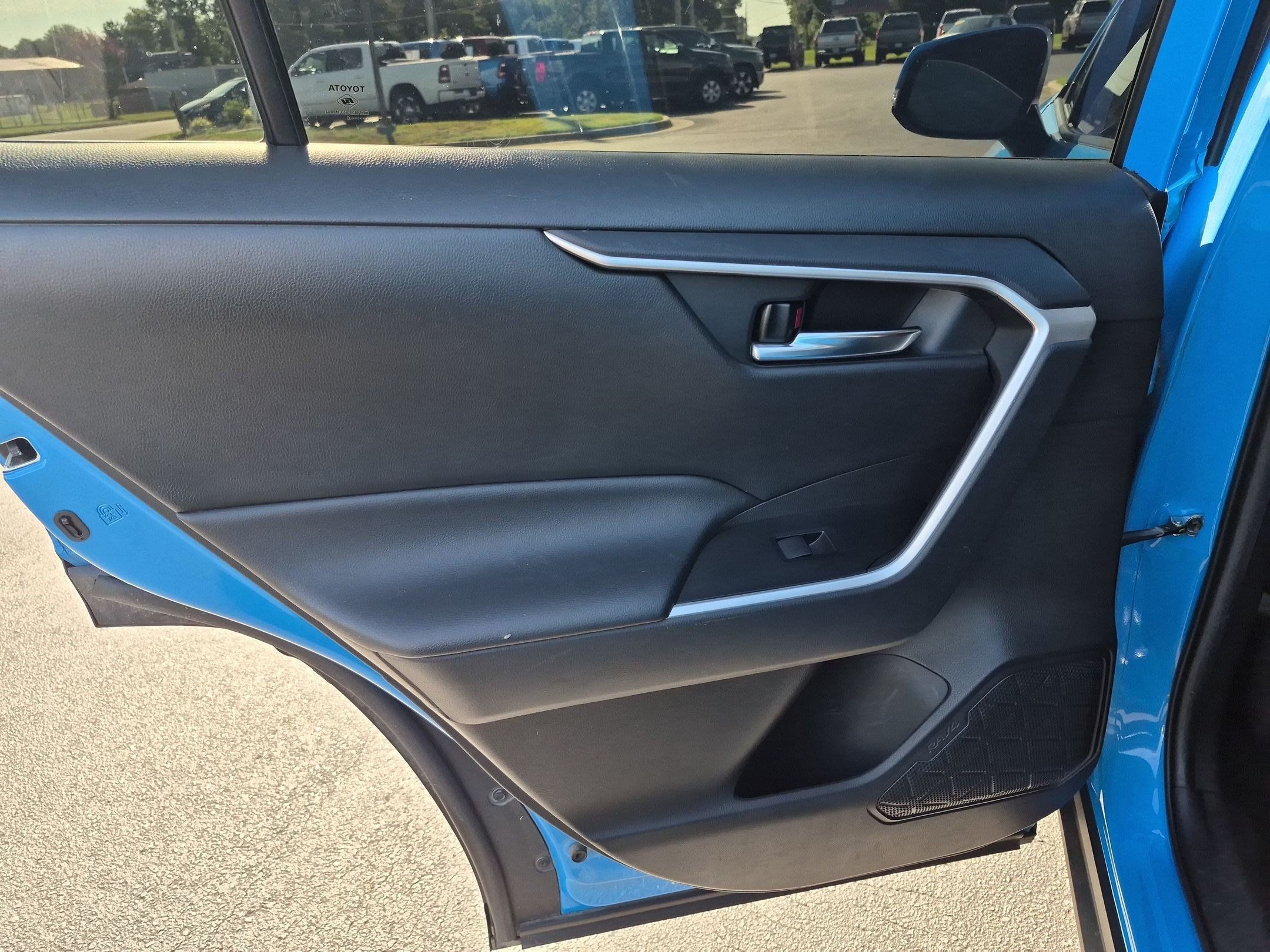 Used 2021 Toyota RAV4 XLE FWD image 18