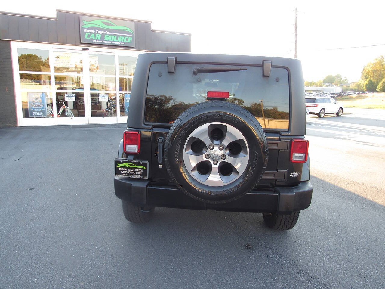 Used 2018 Jeep Wrangler Unlimited Sahara AWD/4WD image 5