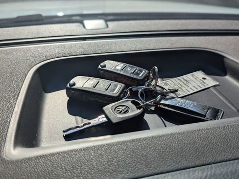 Used 2017 Volkswagen Tiguan S image 20