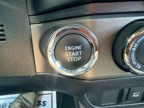 Used 2021 Toyota Tacoma TRD Sport AWD/4WD image 44