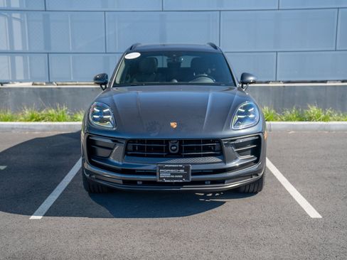 Certified 2026 Porsche Macan AWD/4WD image 6