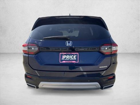 Used 2023 Honda Pilot Touring image 6