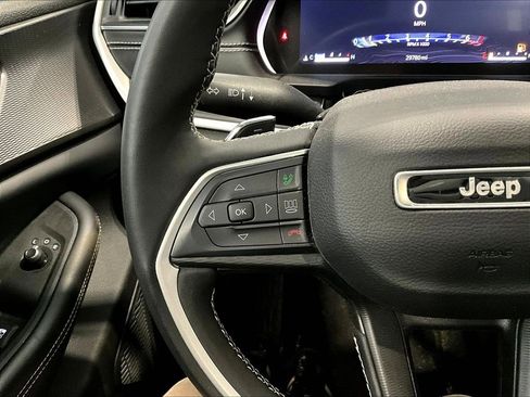 Used 2023 Jeep Grand Cherokee Altitude image 18