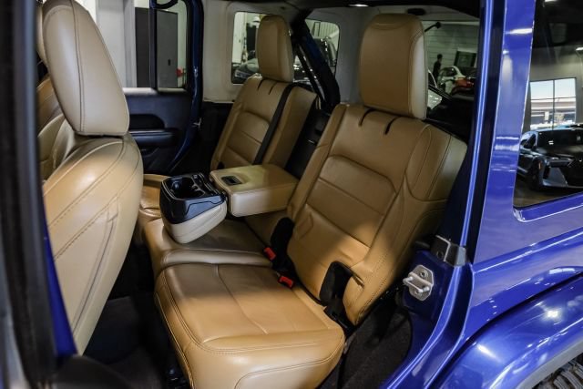 Used 2019 Jeep Wrangler Unlimited Sahara AWD/4WD image 37