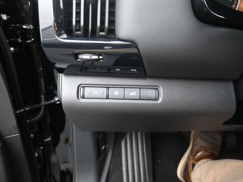 New 2025 Nissan Pathfinder SV w/ SV Premium Package image 12