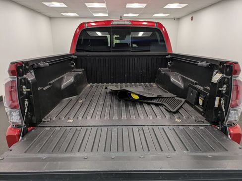Used 2020 Toyota Tacoma TRD Sport AWD/4WD image 25