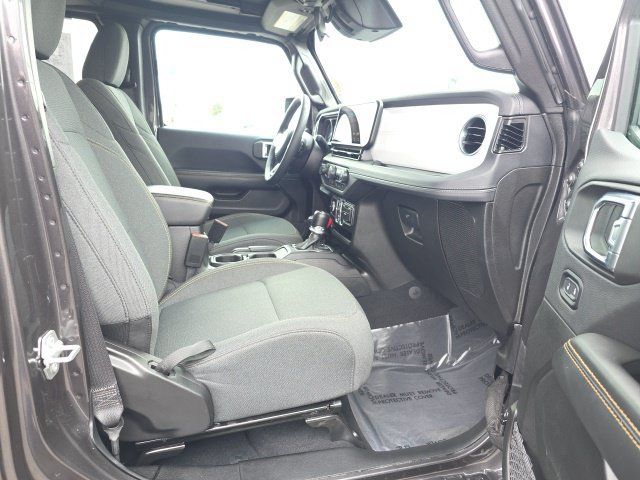 Used 2025 Jeep Wrangler Unlimited Sahara w/ Safety Group AWD/4WD image 41