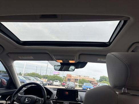 Certified 2022 Honda Accord Touring image 37