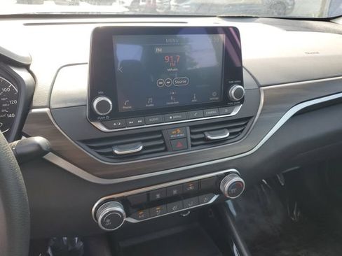 Used 2024 Nissan Altima 2.5 SV FWD image 17