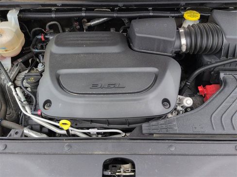 Used 2023 Chrysler Pacifica Limited image 30