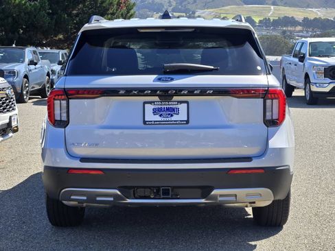 New 2026 Ford Explorer Active w/ Active Comfort Package RWD image 5