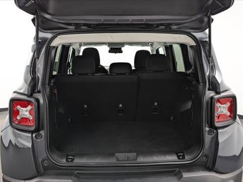 Used 2022 Jeep Renegade Latitude image 17