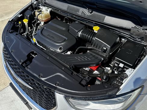 Used 2023 Chrysler Pacifica Limited image 34