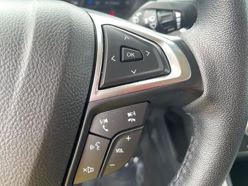 Used 2024 Ford Edge SEL image 9