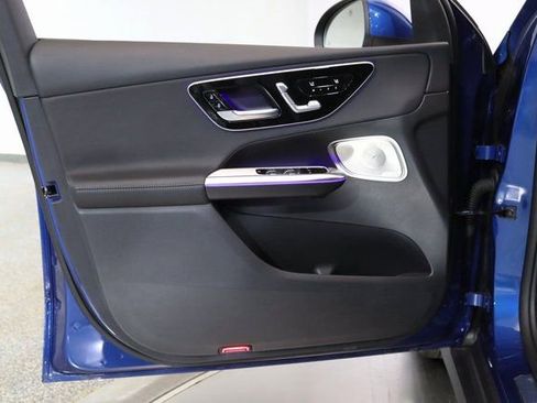 Used 2025 Mercedes-Benz GLC 300 4MATIC image 17